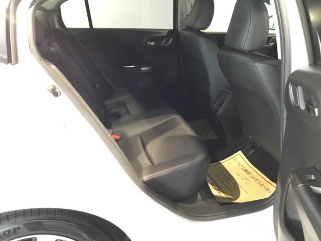 グレイス ハイブリッドＥＸ　メモリーナビ　フルセグ　リアカメラ　ＥＴＣ　ドラレコ　スマートキ－　運転席エアバッグ　Ａストップ　地上デジタル　エアコン　ＬＥＤヘッドランプ　ＤＶＤ再生可能　Ｒカメ　キーレスエントリー　シートヒータ（11枚目）