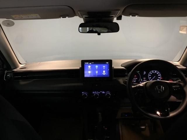 ヴェゼル ｅ：ＨＥＶＸ　メモリーナビ　ＥＴＣ　リアカメラ　ＡＡＣ　イモビライザー　スマ－トキ－　誤発進抑制　ＰＷ　クルコン　ＥＳＣ　キーフリー　ＬＥＤヘッドランプ　ナビＴＶ　サイドカーテンエアバック　ＤＶＤ再生可　ＡＢＳ（2枚目）