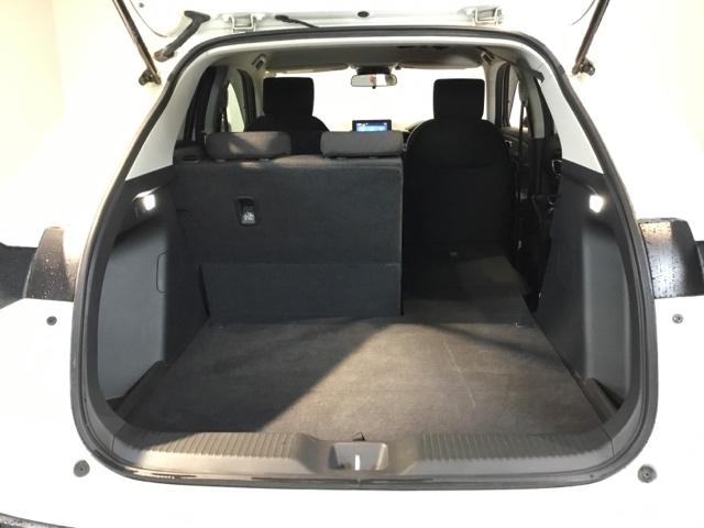 ヴェゼル ｅ：ＨＥＶＸ　メモリーナビ　ＥＴＣ　リアカメラ　ＡＡＣ　イモビライザー　スマ－トキ－　誤発進抑制　ＰＷ　クルコン　ＥＳＣ　キーフリー　ＬＥＤヘッドランプ　ナビＴＶ　サイドカーテンエアバック　ＤＶＤ再生可　ＡＢＳ（11枚目）