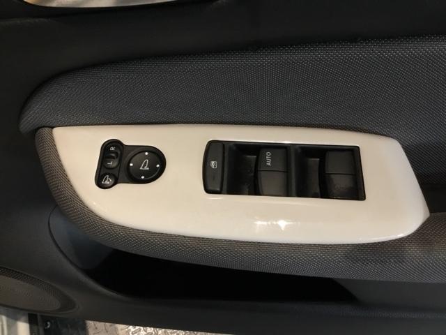 フィット e:HEVクロスター メモリーナビ ETC リアカメラ 衝突回避システム フルオートエアコン LEDランプ エアバッグ サイドエアバック 地デジ オートクルーズコントロール VSA バックカメラ DVD再生可能 パワステ(18枚目)