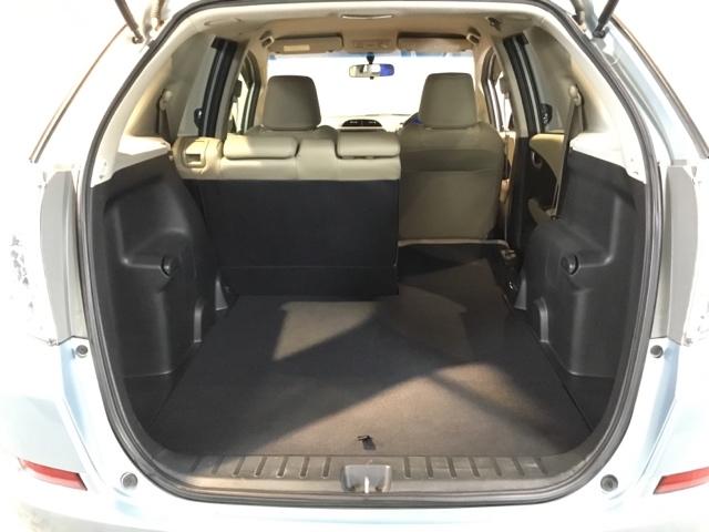 フィットシャトルハイブリッド ハイブリッド・スマートセレクション　オーディオレス　ＥＴＣ　スマキ－　ＰＷ　キーレスエントリー　ＡＵＴＯエアコン　ＡＢＳ　Ｗエアバッグ　ＥＳＣ　パワステ　運転席エアバック　盗難防止システム　Ａストップ（11枚目）