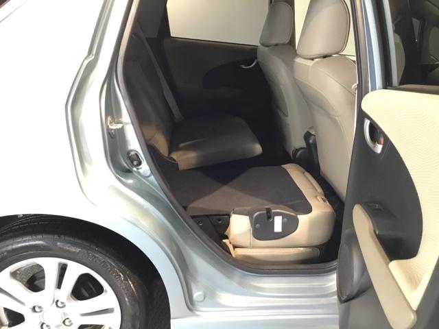 フィットシャトルハイブリッド ハイブリッド・スマートセレクション　オーディオレス　ＥＴＣ　スマキ－　ＰＷ　キーレスエントリー　ＡＵＴＯエアコン　ＡＢＳ　Ｗエアバッグ　ＥＳＣ　パワステ　運転席エアバック　盗難防止システム　Ａストップ（12枚目）