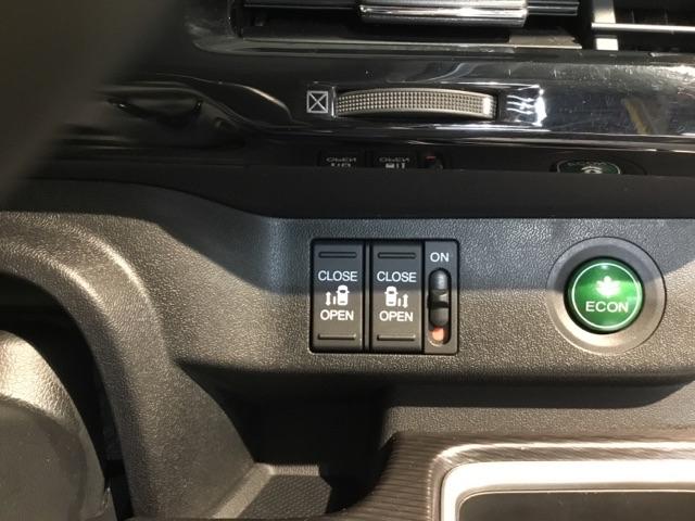 ステップワゴンスパーダ スパーダ・クールスピリットホンダセンシング　メモリーナビ　ドラレコ　ＥＴＣ　サイドエアバック　スマートキ　左右電動スライドドア　地ＴＶ　ナビ＆ＴＶ　三列シート　ＵＳＢ　助手席エアバッグ　ドライブレコーダ　ＡＡＣ　ターボ車　ＡＢＳ　キーフリー（31枚目）