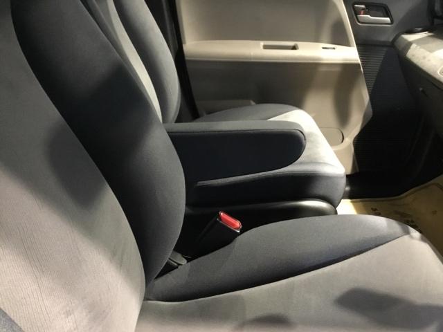 フリード Ｇジャストセレクション　ＨＤＤナビ　リアカメラ　ＥＴＣ　ＨＩＤライト　エコモード　Ｂモニター　助手席エアバッグ　ＡＵＴＯエアコン　パワステ　両側スライド片側電動　イモビ　運転席エアバッグ　ＰＷ　ＡＢＳ　ＤＶＤ再生　３列シート（17枚目）