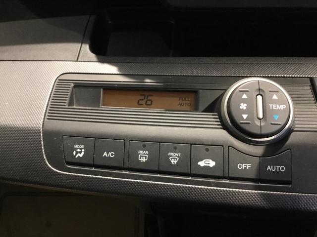 フリード Ｇジャストセレクション　ＨＤＤナビ　リアカメラ　ＥＴＣ　ＨＩＤライト　エコモード　Ｂモニター　助手席エアバッグ　ＡＵＴＯエアコン　パワステ　両側スライド片側電動　イモビ　運転席エアバッグ　ＰＷ　ＡＢＳ　ＤＶＤ再生　３列シート（20枚目）