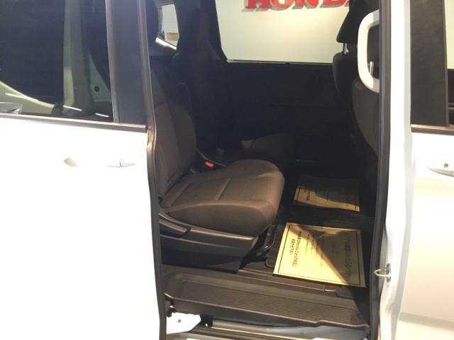 フリード Ｇ・ホンダセンシング　ディスプレイオーディオ　ワンセグ　リアカメラ　ＥＴＣ　追突被害軽減ブレーキ　Ｗエアバッグ　パワーウィンドウ　アクティブクルーズコントロール　スマートキ　カラーバックモニター　ＶＳＡ　エアコン　キーレス（12枚目）