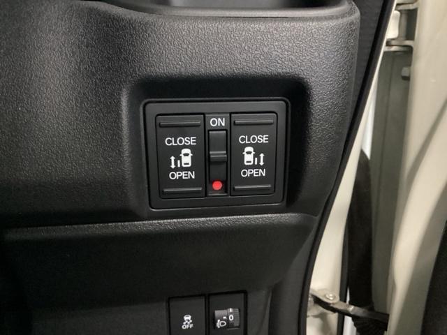 N-BOXカスタム ベースグレード 両側電動スライドドア シートヒーター W電動ドア USB接続 CMBS ベンチシート オートエアコン スマートキ LED 盗難防止装置 クルコン バックカメラ パワーステアリング エアバッグ ESC(13枚目)