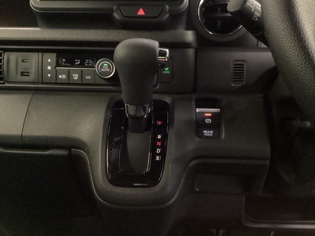 N-BOXカスタム ベースグレード 両側電動スライドドア シートヒーター W電動ドア USB接続 CMBS ベンチシート オートエアコン スマートキ LED 盗難防止装置 クルコン バックカメラ パワーステアリング エアバッグ ESC(37枚目)