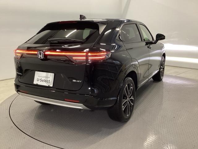 ヴェゼル ｅ：ＨＥＶＺ　メモリーナビ　リアカメラ　ＥＴＣ　衝突回避支援ブレーキ機能　スマキ　Ｐトランク　フルオートエアコン　エアバッグ　両席エアバック　Ｒカメ　パワーウィンドウ　ＬＥＤランプ　ソナー　クルーズＣ　ナビ＆ＴＶ（8枚目）