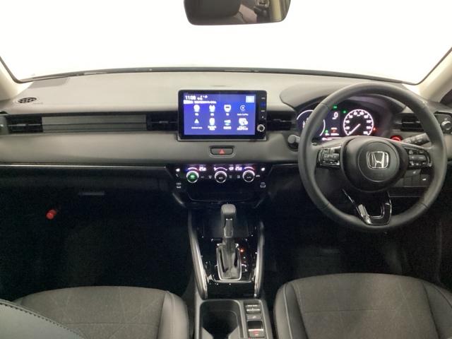 ヴェゼル ｅ：ＨＥＶＺ　メモリーナビ　リアカメラ　シートヒーター　衝突回避支援ブレーキ機能　スマキ　Ｐトランク　フルオートエアコン　エアバッグ　両席エアバック　Ｒカメ　パワーウィンドウ　ＬＥＤランプ　ソナー　クルーズＣ（2枚目）