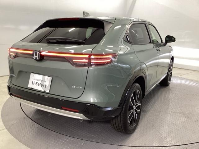 ヴェゼル ｅ：ＨＥＶＺ　メモリーナビ　リアカメラ　シートヒーター　衝突回避支援ブレーキ機能　スマキ　Ｐトランク　フルオートエアコン　エアバッグ　両席エアバック　Ｒカメ　パワーウィンドウ　ＬＥＤランプ　ソナー　クルーズＣ（8枚目）