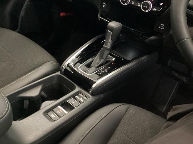 ヴェゼル ｅ：ＨＥＶＺ　メモリーナビ　リアカメラ　シートヒーター　衝突回避支援ブレーキ機能　スマキ　Ｐトランク　フルオートエアコン　エアバッグ　両席エアバック　Ｒカメ　パワーウィンドウ　ＬＥＤランプ　ソナー　クルーズＣ（14枚目）