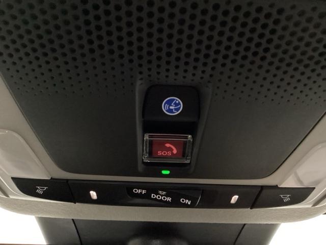 ヴェゼル ｅ：ＨＥＶＺ　メモリーナビ　リアカメラ　シートヒーター　衝突回避支援ブレーキ機能　スマキ　Ｐトランク　フルオートエアコン　エアバッグ　両席エアバック　Ｒカメ　パワーウィンドウ　ＬＥＤランプ　ソナー　クルーズＣ（15枚目）