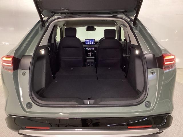 ヴェゼル ｅ：ＨＥＶＺ　メモリーナビ　リアカメラ　シートヒーター　衝突回避支援ブレーキ機能　スマキ　Ｐトランク　フルオートエアコン　エアバッグ　両席エアバック　Ｒカメ　パワーウィンドウ　ＬＥＤランプ　ソナー　クルーズＣ（23枚目）