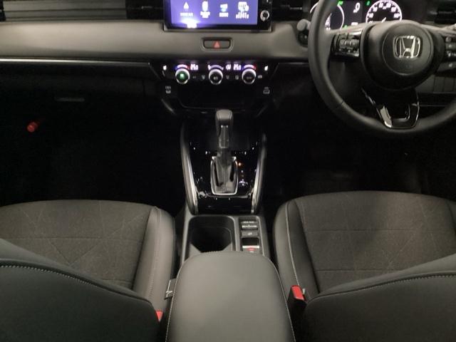 ヴェゼル ｅ：ＨＥＶＺ　メモリーナビ　リアカメラ　シートヒーター　衝突回避支援ブレーキ機能　スマキ　Ｐトランク　フルオートエアコン　エアバッグ　両席エアバック　Ｒカメ　パワーウィンドウ　ＬＥＤランプ　ソナー　クルーズＣ（27枚目）