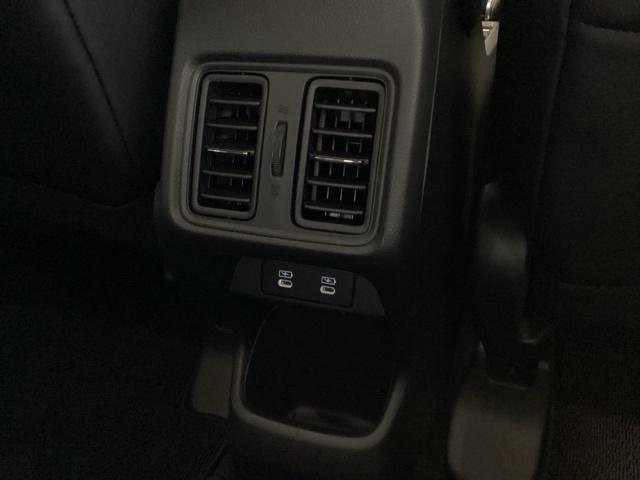 ヴェゼル ｅ：ＨＥＶＺ　メモリーナビ　リアカメラ　シートヒーター　衝突回避支援ブレーキ機能　スマキ　Ｐトランク　フルオートエアコン　エアバッグ　両席エアバック　Ｒカメ　パワーウィンドウ　ＬＥＤランプ　ソナー　クルーズＣ（28枚目）