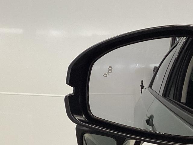 ヴェゼル ｅ：ＨＥＶＺ　メモリーナビ　リアカメラ　シートヒーター　衝突回避支援ブレーキ機能　スマキ　Ｐトランク　フルオートエアコン　エアバッグ　両席エアバック　Ｒカメ　パワーウィンドウ　ＬＥＤランプ　ソナー　クルーズＣ（31枚目）