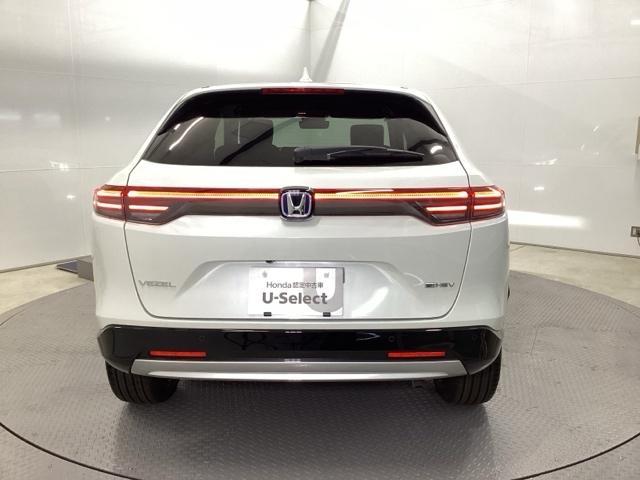 ヴェゼル ｅ：ＨＥＶＺ　メモリーナビ　リアカメラ　ＥＴＣ　衝突回避支援ブレーキ機能　スマキ　Ｐトランク　フルオートエアコン　エアバッグ　両席エアバック　Ｒカメ　パワーウィンドウ　ＬＥＤランプ　ソナー　クルーズＣ　ナビ＆ＴＶ（9枚目）