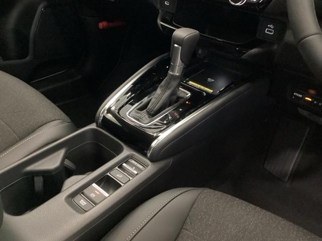 ヴェゼル ｅ：ＨＥＶＺ　メモリーナビ　リアカメラ　ＥＴＣ　衝突回避支援ブレーキ機能　スマキ　Ｐトランク　フルオートエアコン　エアバッグ　両席エアバック　Ｒカメ　パワーウィンドウ　ＬＥＤランプ　ソナー　クルーズＣ　ナビ＆ＴＶ（15枚目）