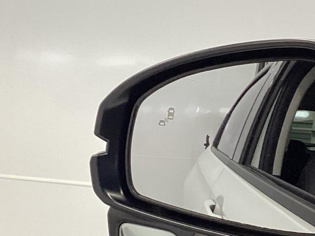 ヴェゼル ｅ：ＨＥＶＺ　メモリーナビ　リアカメラ　ＥＴＣ　衝突回避支援ブレーキ機能　スマキ　Ｐトランク　フルオートエアコン　エアバッグ　両席エアバック　Ｒカメ　パワーウィンドウ　ＬＥＤランプ　ソナー　クルーズＣ　ナビ＆ＴＶ（18枚目）