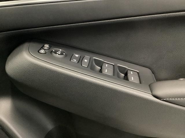 ヴェゼル ｅ：ＨＥＶＺ　メモリーナビ　リアカメラ　ＥＴＣ　衝突回避支援ブレーキ機能　スマキ　Ｐトランク　フルオートエアコン　エアバッグ　両席エアバック　Ｒカメ　パワーウィンドウ　ＬＥＤランプ　ソナー　クルーズＣ　ナビ＆ＴＶ（33枚目）