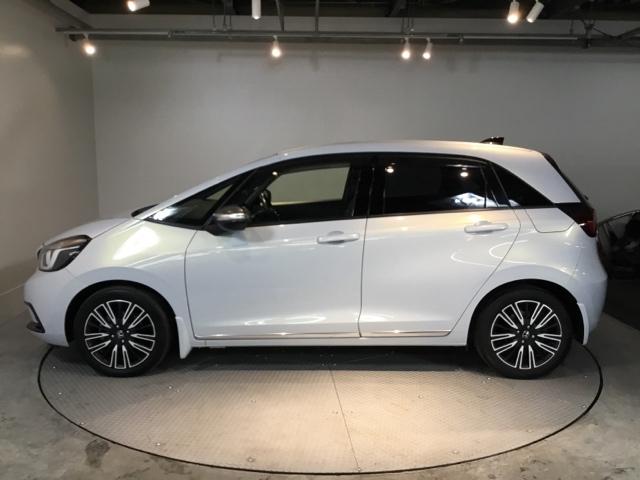 フィット e:HEVリュクス リアカメラ シートヒーター ETC 誤発進抑制機能 LED クルーズコントロール セキュリティアラーム DVD VSA フルセグ サイドエアバッグ スマートキー キーレス 助手席エアバッグ ABS(7枚目)