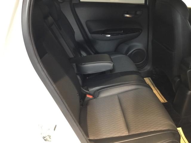 フィット e:HEVリュクス リアカメラ シートヒーター ETC 誤発進抑制機能 LED クルーズコントロール セキュリティアラーム DVD VSA フルセグ サイドエアバッグ スマートキー キーレス 助手席エアバッグ ABS(16枚目)