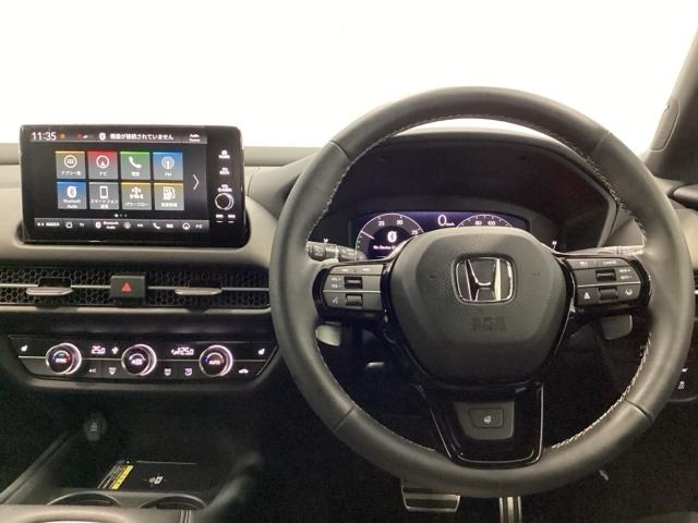 ＺＲ－Ｖ ｅ：ＨＥＶＺ特別仕様車ブラックスタイル　リアカメラ　シートヒーター　ＥＴＣ　アラウンドビューモニター　ＬＥＤヘッドランプ　スマ－トキ－　クルコン　電動シート　オートライト　本革シート　バックカメラ　盗難防止装置　ＵＳＢ接続　ＥＳＣ　ＡＢＳ（3枚目）