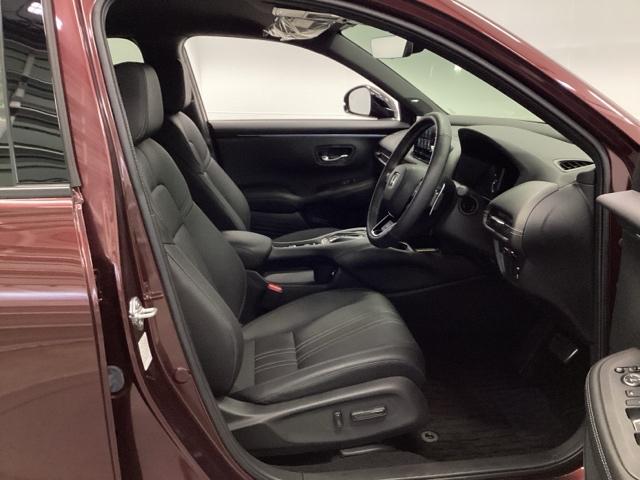 ＺＲ－Ｖ ｅ：ＨＥＶＺ特別仕様車ブラックスタイル　リアカメラ　シートヒーター　ＥＴＣ　アラウンドビューモニター　ＬＥＤヘッドランプ　スマ－トキ－　クルコン　電動シート　オートライト　本革シート　バックカメラ　盗難防止装置　ＵＳＢ接続　ＥＳＣ　ＡＢＳ（16枚目）