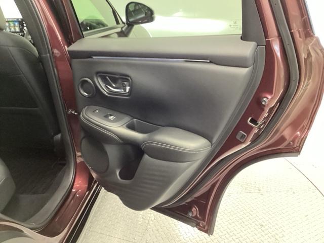 ＺＲ－Ｖ ｅ：ＨＥＶＺ特別仕様車ブラックスタイル　リアカメラ　シートヒーター　ＥＴＣ　アラウンドビューモニター　ＬＥＤヘッドランプ　スマ－トキ－　クルコン　電動シート　オートライト　本革シート　バックカメラ　盗難防止装置　ＵＳＢ接続　ＥＳＣ　ＡＢＳ（33枚目）