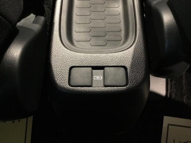 フィット e:HEVクロスター メモリーナビ フルセグ ETC ドラレコ 衝突回避システム フルオートエアコン 整備記録簿 LEDランプ エアバッグ サイドエアバック 地デジ オートクルーズコントロール VSA パワステ ABS(16枚目)