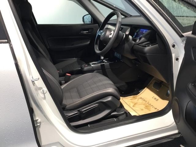 フィット e:HEVクロスター メモリーナビ フルセグ ETC ドラレコ 衝突回避システム フルオートエアコン 整備記録簿 LEDランプ エアバッグ サイドエアバック 地デジ オートクルーズコントロール VSA パワステ ABS(17枚目)