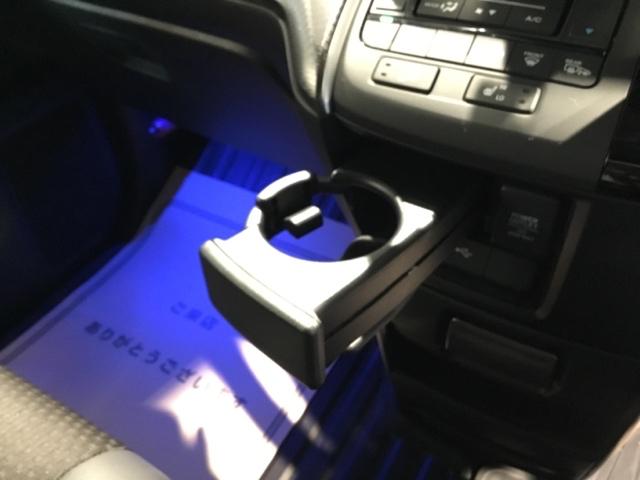 ステップワゴンスパーダ スパーダ・クールスピリットホンダセンシング メモリーナビ フルセグ リアカメラ ETC サイドエアバック スマートキ 左右電動スライドドア バックモニタ Wエアコン 地TV ナビ&TV 三列シート 助手席エアバッグ AAC 横滑り防止機能(25枚目)