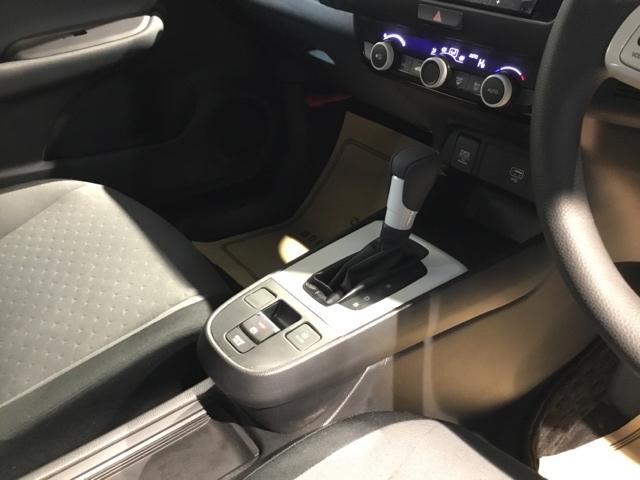 フィット e:HEVベーシック メモリーナビ フルセグ リアカメラ ETC ドラレコ カーテンエアバッグ CMBS USBポート 地デジ Rカメ セキュリティアラーム アイドリングストップ ナビTV スマートキー LEDヘッド(18枚目)