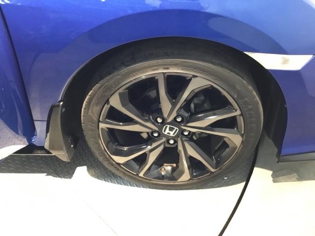 �����������y�A���~�z�C�[���z�𗚂��Ă��܂��̂ŁA�������������܂��Ă��܂��ˁB