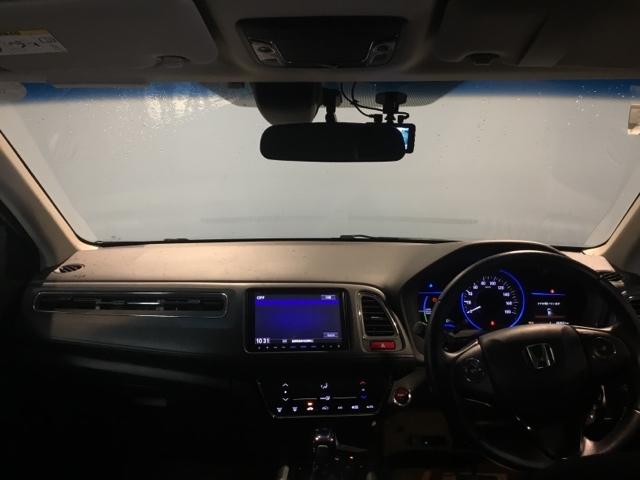 �n�[�t�V�F�C�h�t�����g�E�B���h�E�y�e�K���X��[�̐F�������z�𑕔����Ă��܂��B�L���t�����g�K���X�Ŏ��E���m�ۂ���ῂ�����}���܂��B�L�Ɩ����ł͑�Ⴂ�ł��B