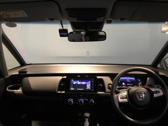 フィット ホーム　メモリーナビ　ドラレコ　ＥＴＣ　リアカメラ　衝突軽減ブレーキ　ＬＥＤライト　エアバッグ　スマ－トキ－　盗難防止装置　Ｗエアバック　ＵＳＢポート　フルオートエアコン　パワーウィンドウ　パワステ　ＶＳＡ（2枚目）