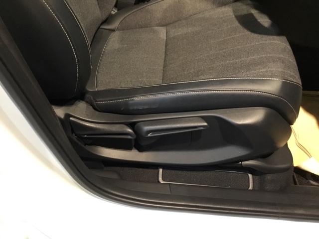 フィット ホーム　メモリーナビ　ドラレコ　ＥＴＣ　リアカメラ　衝突軽減ブレーキ　ＬＥＤライト　エアバッグ　スマ－トキ－　盗難防止装置　Ｗエアバック　ＵＳＢポート　フルオートエアコン　パワーウィンドウ　パワステ　ＶＳＡ（16枚目）