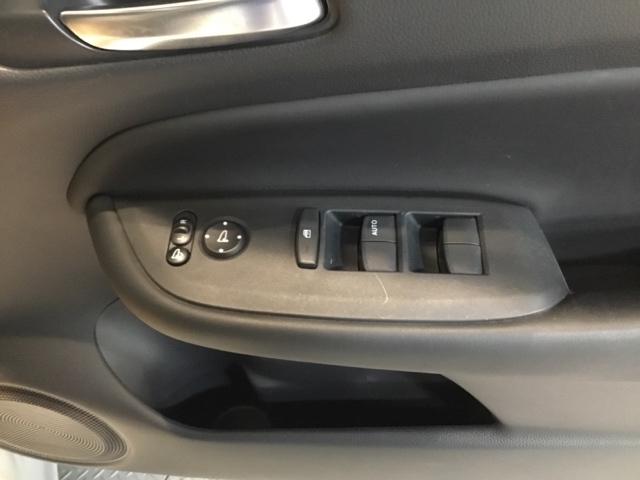 フィット ホーム　メモリーナビ　ドラレコ　ＥＴＣ　リアカメラ　衝突軽減ブレーキ　ＬＥＤライト　エアバッグ　スマ－トキ－　盗難防止装置　Ｗエアバック　ＵＳＢポート　フルオートエアコン　パワーウィンドウ　パワステ　ＶＳＡ（17枚目）