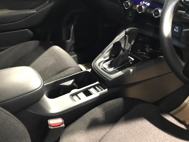 ヴェゼル ｅ：ＨＥＶＸ　メモリーナビ　ドラレコ　ＥＴＣ　リアカメラ　前後障害物センサー　ＡＡＣ　イモビライザー　スマ－トキ－　誤発進抑制　ＰＷ　クルコン　ＥＳＣ　キーフリー　ＬＥＤヘッドランプ　ナビＴＶ　ＤＶＤ再生可　ＡＢＳ（20枚目）