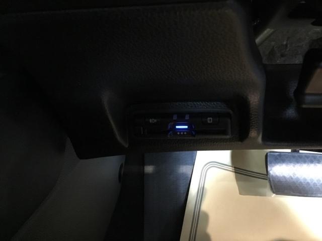 ヴェゼル ｅ：ＨＥＶＸ　メモリーナビ　ドラレコ　ＥＴＣ　リアカメラ　前後障害物センサー　ＡＡＣ　イモビライザー　スマ－トキ－　誤発進抑制　ＰＷ　クルコン　ＥＳＣ　キーフリー　ＬＥＤヘッドランプ　ナビＴＶ　ＤＶＤ再生可　ＡＢＳ（27枚目）