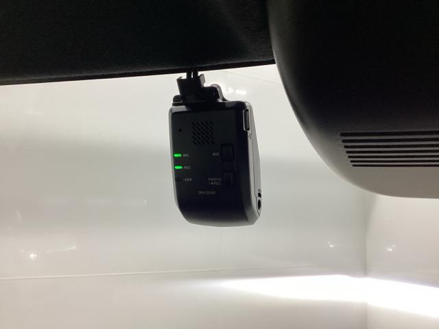 Ｎ－ＢＯＸカスタム ベースグレード　ＨｏｎｄａＣＯＮＮＥＣＴ対応純正メモリーナビ　ドラレコ　Ｗ電動ドア　ＵＳＢ接続　ＣＭＢＳ　Ｄレコ　ベンチシート　オートエアコン　スマートキ　ＬＥＤ　盗難防止装置　クルコン　ＥＴＣ　バックカメラ　ＥＳＣ（12枚目）