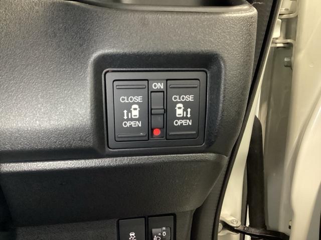 Ｎ－ＢＯＸカスタム ベースグレード　ＨｏｎｄａＣＯＮＮＥＣＴ対応純正メモリーナビ　ドラレコ　Ｗ電動ドア　ＵＳＢ接続　ＣＭＢＳ　Ｄレコ　ベンチシート　オートエアコン　スマートキ　ＬＥＤ　盗難防止装置　クルコン　ＥＴＣ　バックカメラ　ＥＳＣ（19枚目）