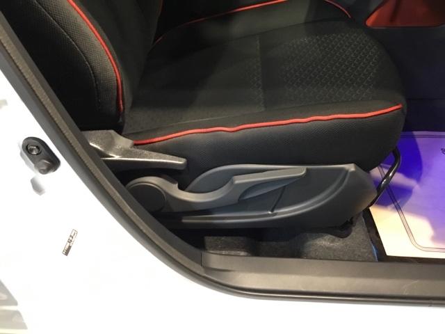 ライズ Ｚ　メモリーナビ　ＥＴＣ　リアカメラ　フルセグ　シートヒーター付き　ＵＳＢ接続　衝突軽減Ｂ　定期点検記録簿　Ｂカメラ　ナビ＆ＴＶ　ＬＥＤライト　クルーズコントロール　スマートキー　ＡＣ　イモビ　キーレス（15枚目）