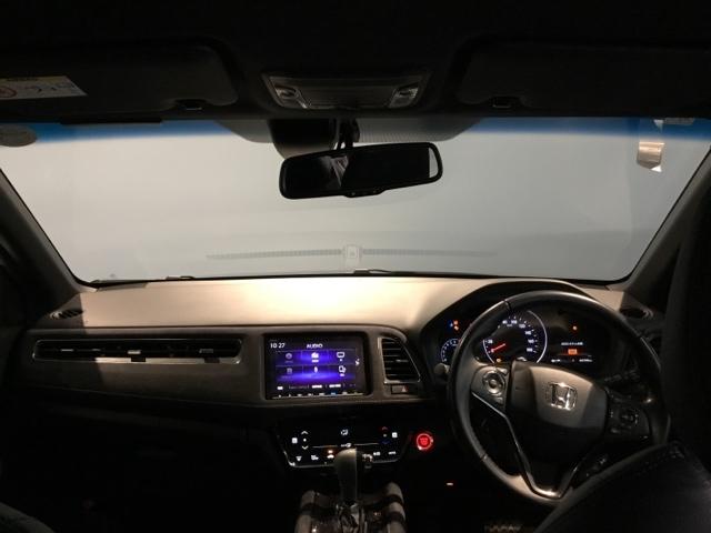 ヴェゼル ＲＳ・ホンダセンシング　メモリーナビ　フルセグ　ＥＴＣ　リアカメラ　盗難防止　バックモニター　サイドエアバック　スマ－トキ－　シートヒータ　ＬＥＤライト　地デジＴＶ　フルオートエアコン　整備記録簿　ＤＶＤ　横滑り防止機能（2枚目）