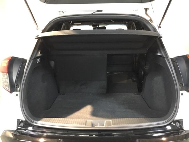 ヴェゼル ＲＳ・ホンダセンシング　メモリーナビ　フルセグ　ＥＴＣ　リアカメラ　盗難防止　バックモニター　サイドエアバック　スマ－トキ－　シートヒータ　ＬＥＤライト　地デジＴＶ　フルオートエアコン　整備記録簿　ＤＶＤ　横滑り防止機能（11枚目）