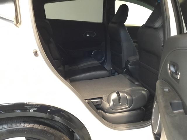 ヴェゼル ＲＳ・ホンダセンシング　メモリーナビ　フルセグ　ＥＴＣ　リアカメラ　盗難防止　バックモニター　サイドエアバック　スマ－トキ－　シートヒータ　ＬＥＤライト　地デジＴＶ　フルオートエアコン　整備記録簿　ＤＶＤ　横滑り防止機能（12枚目）