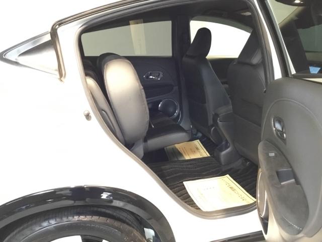 ヴェゼル ＲＳ・ホンダセンシング　メモリーナビ　フルセグ　ＥＴＣ　リアカメラ　盗難防止　バックモニター　サイドエアバック　スマ－トキ－　シートヒータ　ＬＥＤライト　地デジＴＶ　フルオートエアコン　整備記録簿　ＤＶＤ　横滑り防止機能（13枚目）