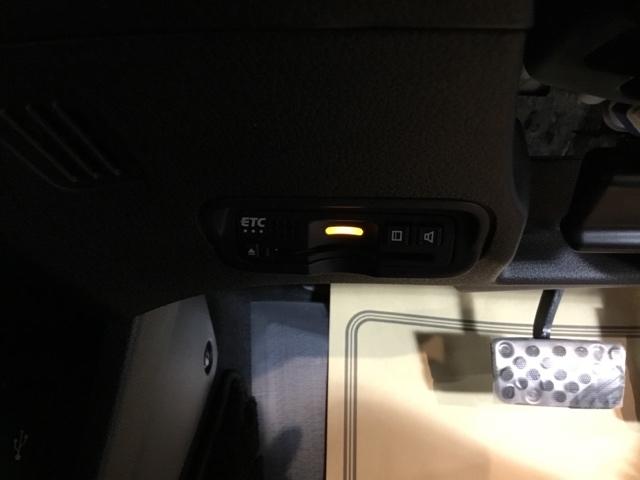 ヴェゼル ＲＳ・ホンダセンシング　メモリーナビ　フルセグ　ＥＴＣ　リアカメラ　盗難防止　バックモニター　サイドエアバック　スマ－トキ－　シートヒータ　ＬＥＤライト　地デジＴＶ　フルオートエアコン　整備記録簿　ＤＶＤ　横滑り防止機能（23枚目）