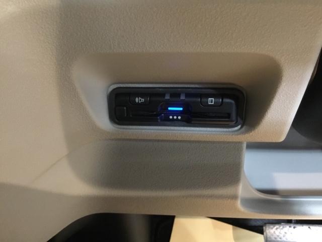 Ｎ－ＢＯＸ ベースグレード　試乗車　メモリーナビ　ドラレコ　ＥＴＣ　リアカメラ　衝突軽減システム　スマートキ－　禁煙　カーテンエアバック　イモビライザー　横滑り防止　オートクルーズ　ＬＥＤヘッドライト　キーフリー　地デジ　ＡＢＳ（28枚目）